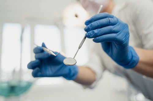 上海种一颗牙多少钱？2026种植牙价格表：几千到两三万，教你省钱