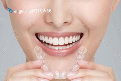 上海深圳成年人牙缝大怎么矫正？隐形还是烤瓷更靠谱？