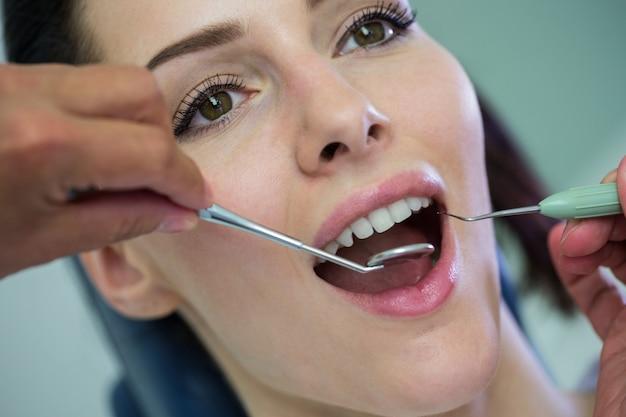 上海45岁还能矫正牙齿吗?成人整牙年龄与条件详解